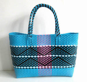 Nuevo diseño de moda hecho a mano playa tejido Tote mujeres plástico tejido bolsa - Product Image 5