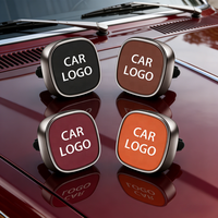 En stock : Désodorisant de voiture moderne en alliage et cuir, design carré, avec clip de fixation pour grille d'aération, personnalisation du parfum
