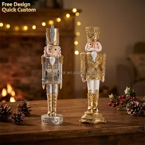 Villaggio Natalizio in Vendita, Statuetta Schiaccianoci in Oro e Argento con Design Scintillante per Decorazioni Natalizie da Tavolo - Product Image 3