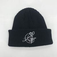 Op maat gemaakte wintermuts van acryl met 3D geborduurde fruit- en karakterafbeeldingen en digitaal geprint logo
