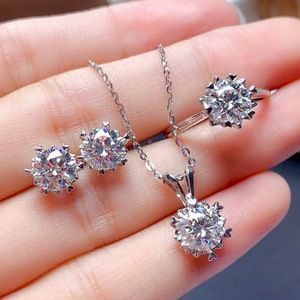 Set di Gioielli <span class=keywords><strong>da</strong></span> Sposa in Zirconia con Collana, Orecchini e Anello con Pendente a Diamante Singolo Classico <span class=keywords><strong>Otto</strong></span> Cuori <span class=keywords><strong>Otto</strong></span> Frecce - Product Image 1