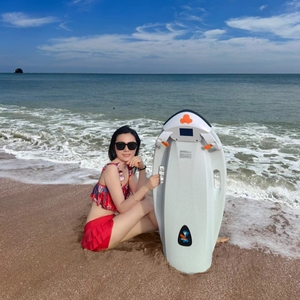 Sinoding 2025 недавно разработанной электрической доске для серфинга Kitesurf Efoil с мотором: Идеально подходит для морских и аквапарков. - Product Image 3