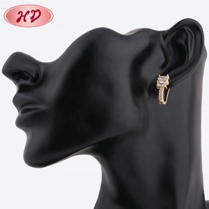 ต่างหูเพชรซิคอนชุบทองคำขาว 18K สไตล์ดูไบสำหรับผู้หญิง - Product Image 2