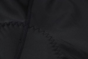 DEZE Cuissard de cyclisme personnalisé noir en maille respirante, avec empiècements gris, tissu très extensible, confort et maintien, équipement de cyclisme - Product Image 5
