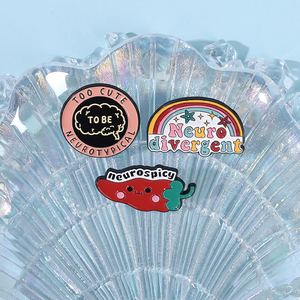 Sming Pins Salud mental Neurospicy Fresa Esmalte Pins Personalizado Demasiado lindo Neurotípico Neuro <span class=keywords><strong>Divergente</strong></span> Broche Mochila - Product Image 4