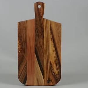 Petite planche à découper écologique en bois d'acacia et résine, design rivière en époxy, provenant d'Inde - Product Image 1