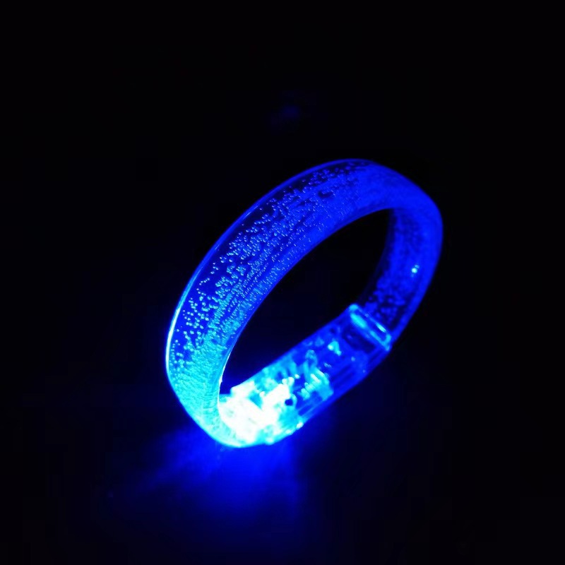 bracelet large lumière bleue