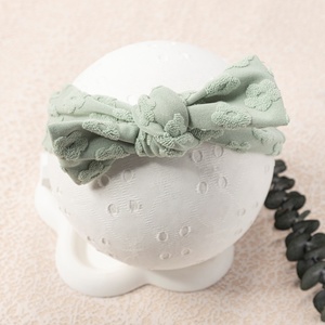 Juego de 3 piezas de flores verdes, diademas con logotipo personalizado, accesorios para el cabello para bebés y niños, lazo elástico de ganchillo para estilizar, accesorio de moda - Product Image 6