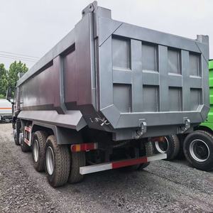Camion benne d'occasion Sinotruck Howo 8x4 12 pneus, capacité de 18000 kg - Product Image 3
