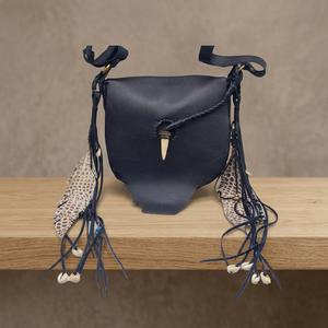 Bolso Bandolera de Cuero Genuino Estilo Étnico Vintage Hecho a Mano con Borlas, Forro de Algodón y Cierre de Cremallera, Aspecto Tradicional Indio - Product Image 3