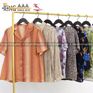 KingAAA Vêtements d'occasion pour femmes, doux et respectueux de la peau, lots mixtes de vêtements de seconde main pour femmes grandes tailles, confortables, en balles en gros - Product Image 5