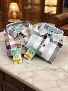 Chemises en twill de coton pour hommes avec motif à carreaux beige, gris et bordeaux, manches longues, boutonnées, style décontracté chic - Product Image 3