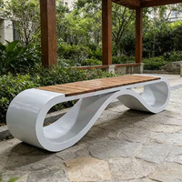 Bancs de patio extérieurs en fibre de verre avec assise en lattes de bois, mobilier urbain personnalisé, approvisionnement en gros pour projets de aménagement paysager de centres commerciaux, parcs et cours