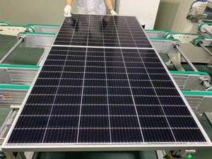 แผงโซลาร์เซลล์ JXSOL JX600M 600W PERC แบบฮาล์ฟเซลล์ ประสิทธิภาพ 21.1% รับประกัน 12 ปี สำหรับโครงการพลังงานแสงอาทิตย์ - Product Image 2