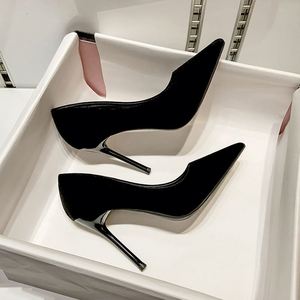 Escarpins classiques noirs à bout pointu et talons aiguilles pour femmes – Chaussures de bureau professionnelles confortables pour cérémonies - Product Image 4