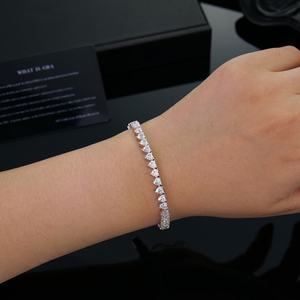 Bracelet Chaîne Tennis en Argent Sterling S925 Plaqué Rhodium 4mm Personnalisé pour Femme, Sertissage Cœur Griffe Tendance avec Moissanite – Vente en Gros - Product Image 3