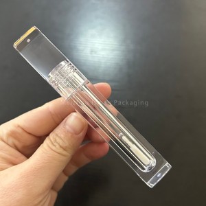 ISMAN - Tubo de Brillo Labial Cuadrado de 4.5 ml con Tapa Dorada, Envase Transparente para Brillo Labial, Botella con Aplicador Transparente y Logotipo Personalizado - Product Image 4
