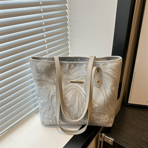 Nuova <span class=keywords><strong>Borsa</strong></span> di Alta Gamma 2025 <span class=keywords><strong>per</strong></span> Pendolari, Grande Capacità, Versatile <span class=keywords><strong>Borsa</strong></span> a Spalla <span class=keywords><strong>per</strong></span> il Tempo Libero, <span class=keywords><strong>Borsa</strong></span> Tote <span class=keywords><strong>per</strong></span> Studentesse Universitarie - Product Image 4