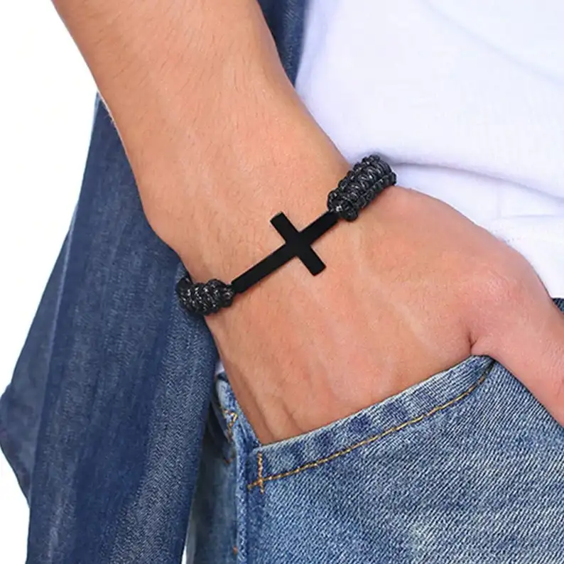 Juice – Bracelet personnalisé en croix chrétienne pour homme, Bracelet en corde tressée avec breloque en croix noire