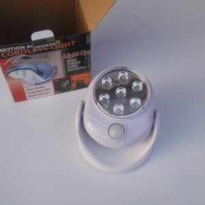 Luz LED con Sensor de Movimiento en Forma Humana, Luz Giratoria Automática Inteligente de 360 Grados para Escaleras, Interruptor de Batería, Segura, No Eléctrica - Product Image 2