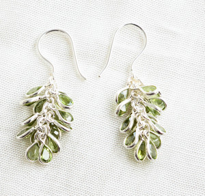 Pendientes de Peridoto Botánico de Grado Premium con Metal de Plata 925, Estilo Lujoso, en Venta - Product Image 1