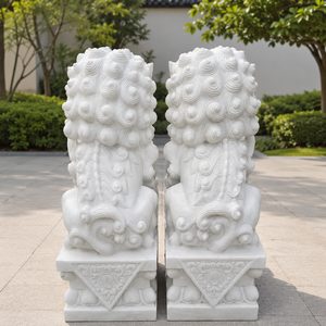Coppia di Statue di Leoni in Marmo, Grandi Sculture Guardiane in Pietra per Ingresso Villa o Cancello - Product Image 5