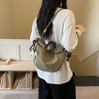 Tas Selempang Nylon dengan Tali Warna-warni dan Gantungan Kuda, Tas Kasual untuk Wanita