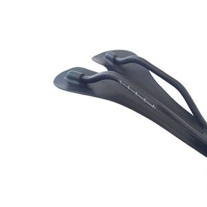 Selle de vélo ergonomique en feutre carbone 3K, épaisseur 5 mm, design creux respirant, légère pour vélos de route, VTT et course - Product Image 6