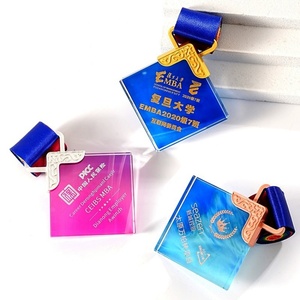 Benutzer definierte Medaillen mit Band Rhombus Form geschnitzte Kristallglas Trophäe Günstige leere Glas medaillen Gravur Technik - Product Image 5