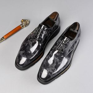 Chaussures habillées décontractées pour hommes, élégantes, à lacets, à bout pointu, rehaussantes, en microfibre respirante, avec gravure - Product Image 1