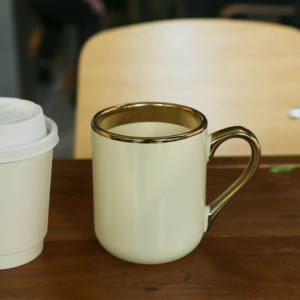 Taza de café de cerámica con borde dorado y mango, Impresión de logotipo personalizado, sublimación, taza en blanco - Product Image 2