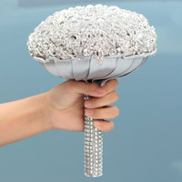 Bouquet de mariée de luxe en cristal en forme de cœur, fleur artificielle en soie avec support de fleur en diamant pour la décoration de la mariée