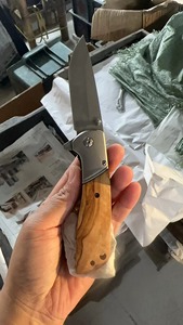 Couteau de poche multifonctionnel de survie personnalisé en gros, lame en acier inoxydable durable, manche en bois d'olivier pour l'autodéfense - Product Image 5
