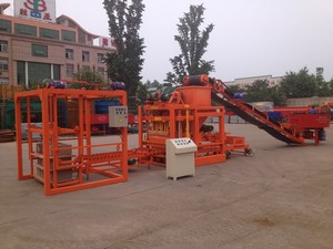 เครื่องทำบล็อกคอนกรีตอัตโนมัติรุ่น QTJ4-26C, เครื่องทำอิฐปูพื้นพร้อมเครื่องวางซ้อนอัตโนมัติ - Product Image 1