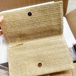 Nouveau coffret cadeau d'été comprenant un sac en paille doré de grande capacité, un sac à main pour femme, une trousse de maquillage et une trousse de toilette. - Product Image 6