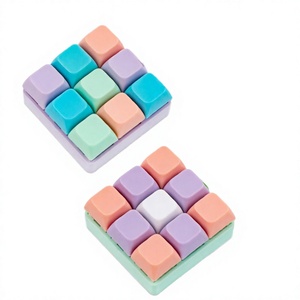 Lot de 2 jouets anti-stress pour clavier 9-en-1, porte-clés à boutons poussoirs, décompression manuelle, cadeau - Product Image 4