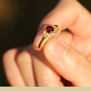 Anillo de Cobre con Diseño de Nebulosa de Rosas, Estilo Corte Medieval Francés, Joyería de Diseño Exclusivo, Simple, Elegante y de Lujo Discreto - Product Image 2