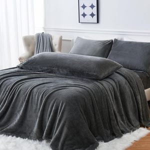 Luxe hiver 4 pièces rayé <span class=keywords><strong>flanelle</strong></span> polaire ensembles de draps épaissir chaud moelleux ensemble de literie housse de couette <span class=keywords><strong>taie</strong></span> d'<span class=keywords><strong>oreiller</strong></span> King Size en gros - Product Image 1