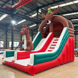 Toboggan gonflable en forme de cerf sur le thème de Noël pour un plaisir familial festif avec des caractéristiques de château gonflable et une décoration de jardin de Noël - Product Image 1