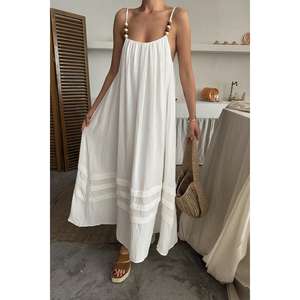 Robe élégante en mousseline blanc cassé à fines bretelles, taille naturelle, coupe ample, dos nu, respirante, pour tenue décontractée, en tissu tissé à fines bretelles spaghetti - Product Image 2