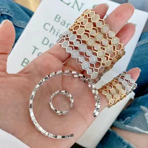 مجموعات مجوهرات مكونة من قطعتين من خاتم وخاتم بتصميم مفرغ شبكي سداسي على شكل حجر ميكرو
