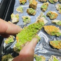 Spesimen mineral kristal piromorfit spiritual kualitas tinggi batu mentah hijau oranye kristal untuk dekorasi meditasi