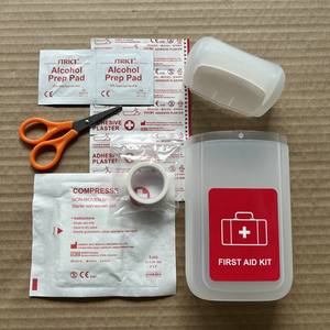 Precio barato OEM logotipo personalizado viaje y entrenamiento supervivencia al aire libre impermeable portátil colgante Mini caja de plástico botiquín de primeros auxilios - Product Image 6