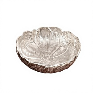 Bol à fleurs en argent moulé à la main, décoration de table, bols à fruits en métal, designs personnalisables faits à la main, bol pour cadeau - Product Image 1