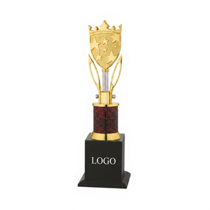 Trofeo Portátil de Metal Fundido a Presión, Bañado en Oro, con Diseño de Escudo y Base Roja, Modelo 738/C, para Eventos Deportivos, Listo para Grabar - Product Image 1