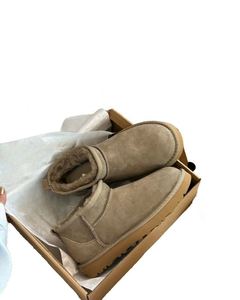 2025 Bottes de Neige Uggs Tutz de Haute Qualité, Fourrure Polaire Chaude, Chaussons à Semelle Épaisse Effet Muffin, Chaussures sans Talon pour Femmes, Bottes Uggly - Product Image 5