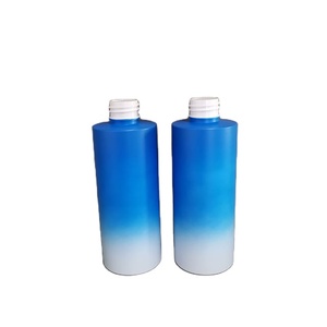 Bouteille d'essence cosmétique PET 200 PCR de 50% ml avec pulvérisateur à gâchette fine de 24mm - Product Image 1