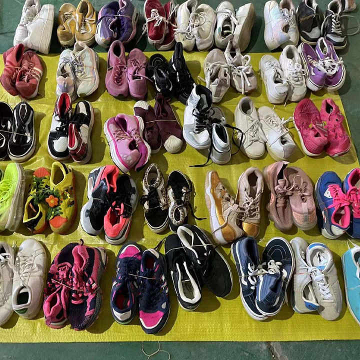 Stock Scarpe Vendesi Scarpe Usate VALSPORT Scarpe Da Ginnastica