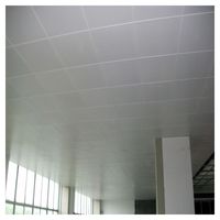 Fabricant Foshan Carreaux de plafond métalliques en aluminium perforé Panneaux de plafond à clip en aluminium ignifuge commercial