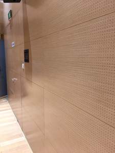 Panneaux acoustiques modernes en bois massif perforé de qualité supérieure pour plafond/mur, marché américain, haute absorption acoustique NRC 0.9, respectueux de l'environnement - Product Image 5